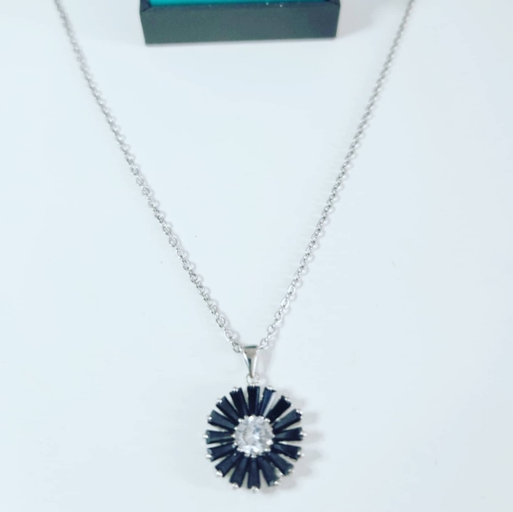Zirconia dark Grey Pendant on a silver color chain - Picture 2 of 3